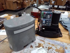 Blütezeit 1400lb Chain Sliding Gate Opener w/ Solar Panel, WiFi & Battery-Used