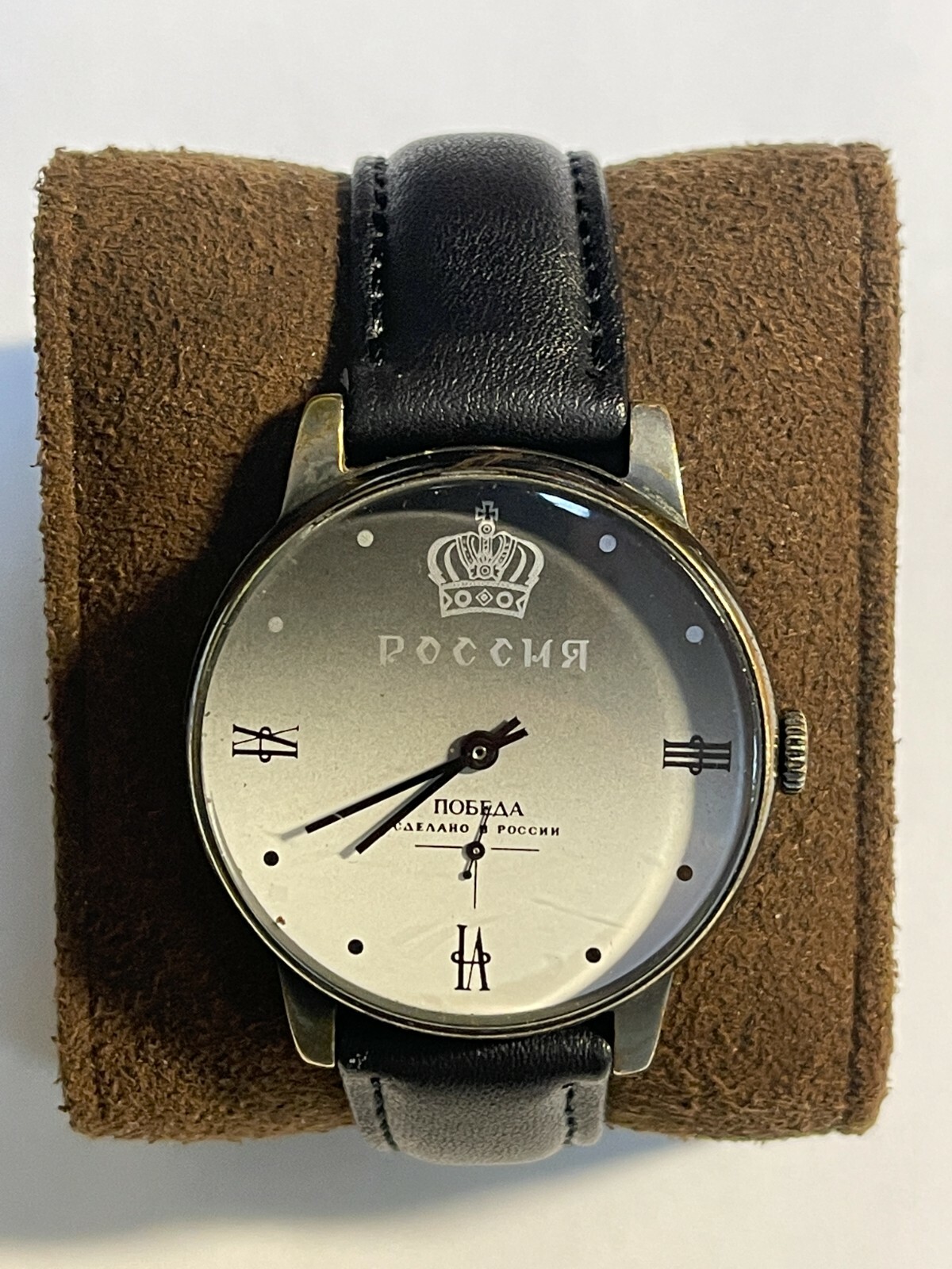 Pobeda 2602 USSR Vintage Zim Mechanical Wristwatch Russian 15 Jewels-image