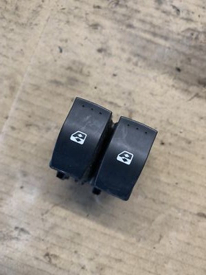 RENAULT LAGUNA OSF FRONT RIGHT DRIVER SIDE ELETRIC REAR WINDOW SWITCHES 2650305