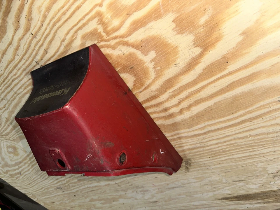 Carenado trasero Kawasaki Uni Trak GPZ550 1982 rojo GPZ 550 Foto 4 de 4