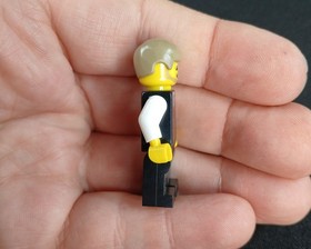 Lego City Airport Passenger Terminal Worker Minifigure cty0705 from 60104