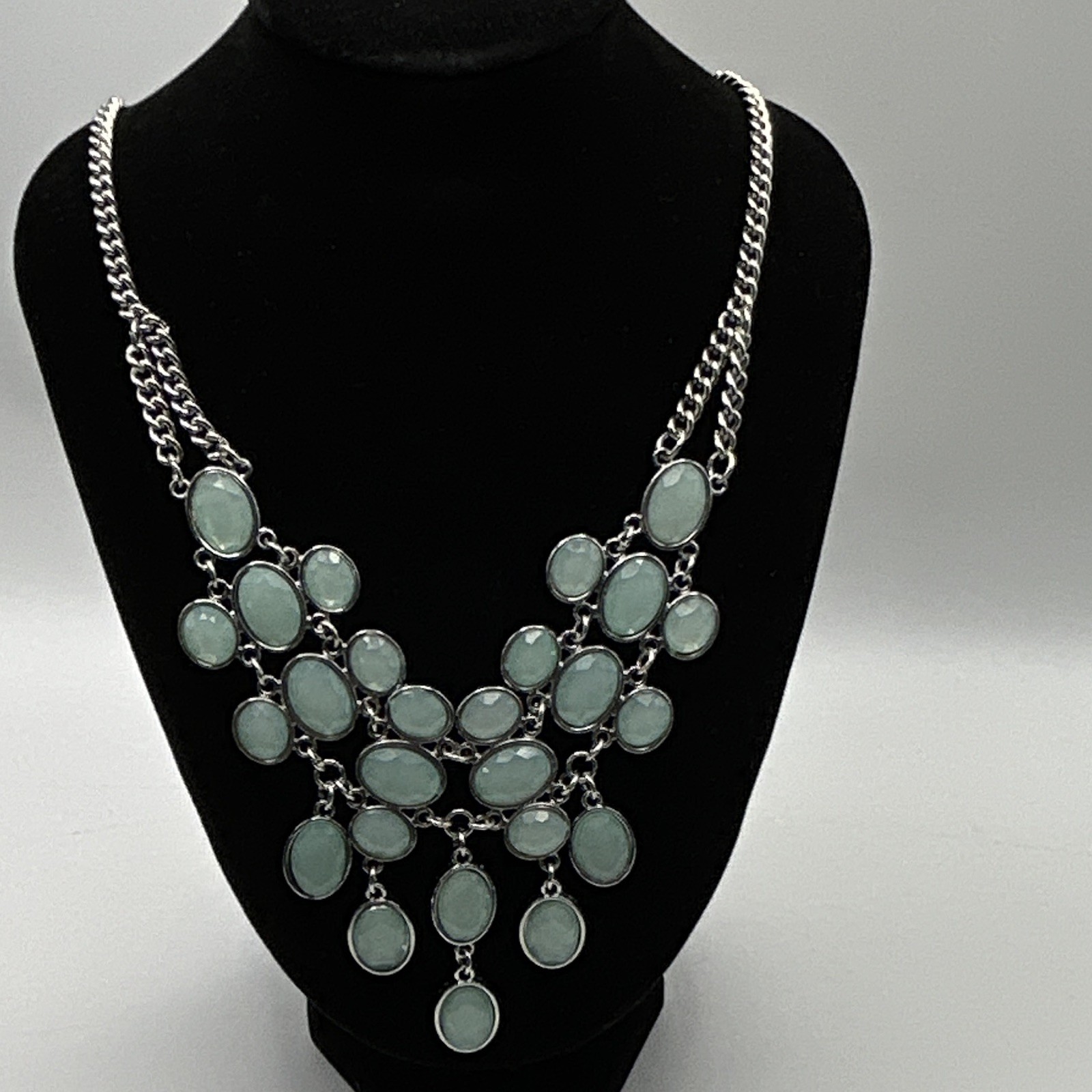 Silver Tone Green Oval Bezel Bib Statement Necklace Curb Link Lobster 18in
