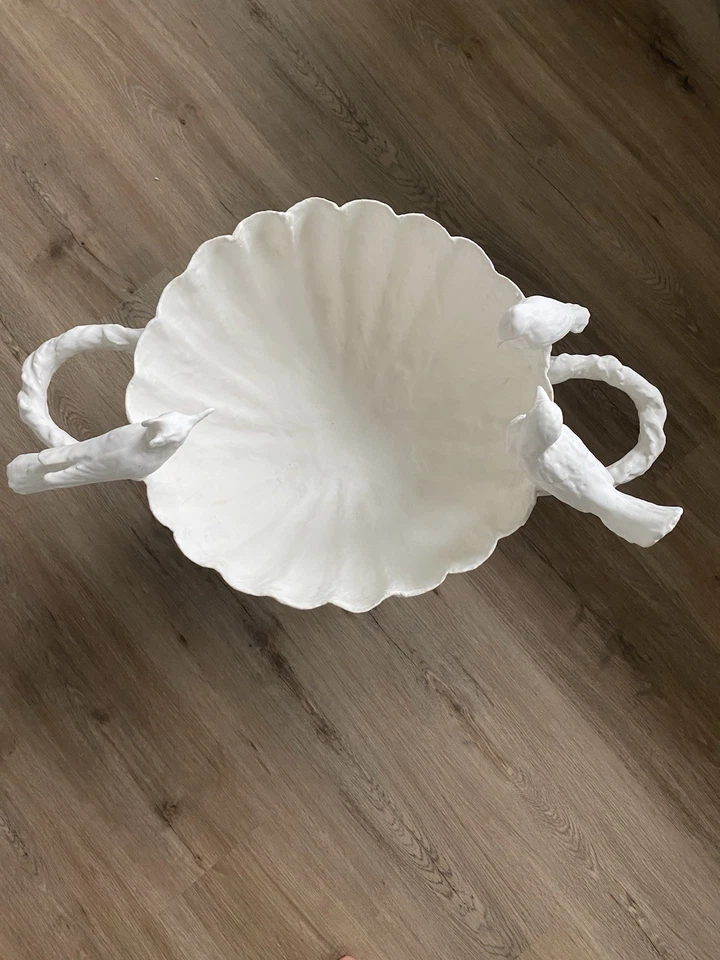 Cuenco para pájaros Oly Studio de resina blanca Foto 2 de 4