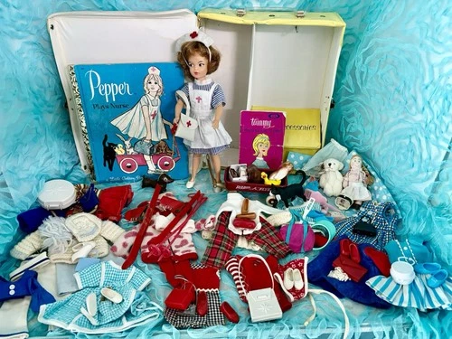 Vintage Ideal POS'N 9" Poseable Tammy Pepper Doll 1960's Wardrobe /Case /Book