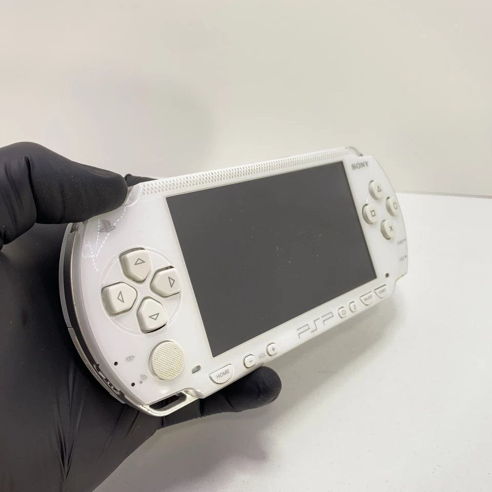 Console Sony Playstation Portable PSP 1004 Bianca White - COMPLETA + Giochi, foto 3 di 5