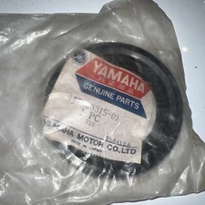 YAMAHA REAR WHEEL HUB DUST SEAL 1979 XS1100SF V-STAR VIRAGO 650 535 1987-2016