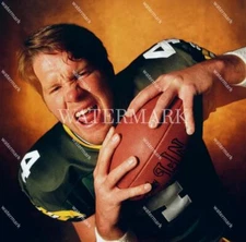 DF903 Brett Favre GB Packers Funny Pose 8x10 11x1416x20 24x36 Photo