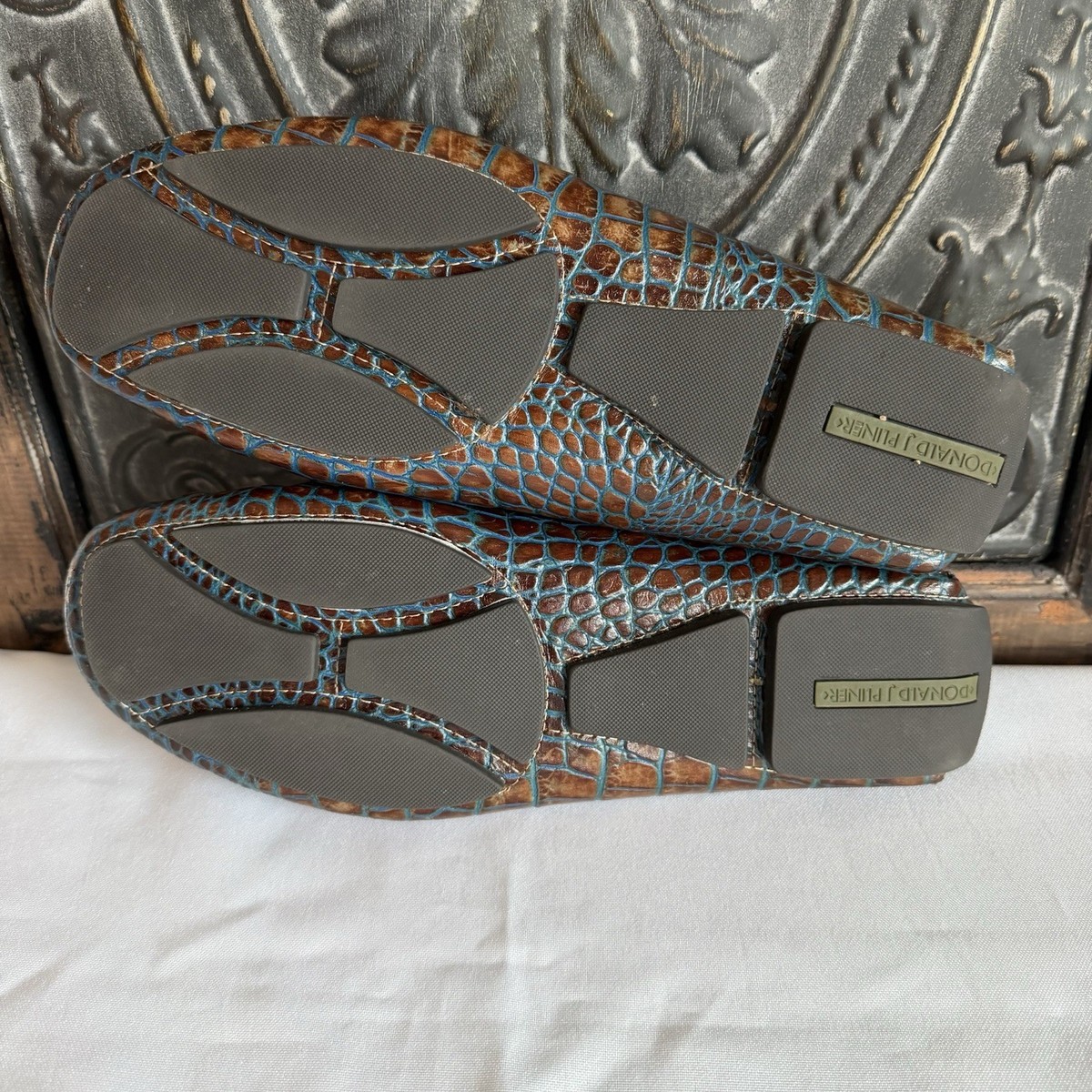 Donald Pliner DACIO Embossed Crocodile Leather Driving  display picture 1