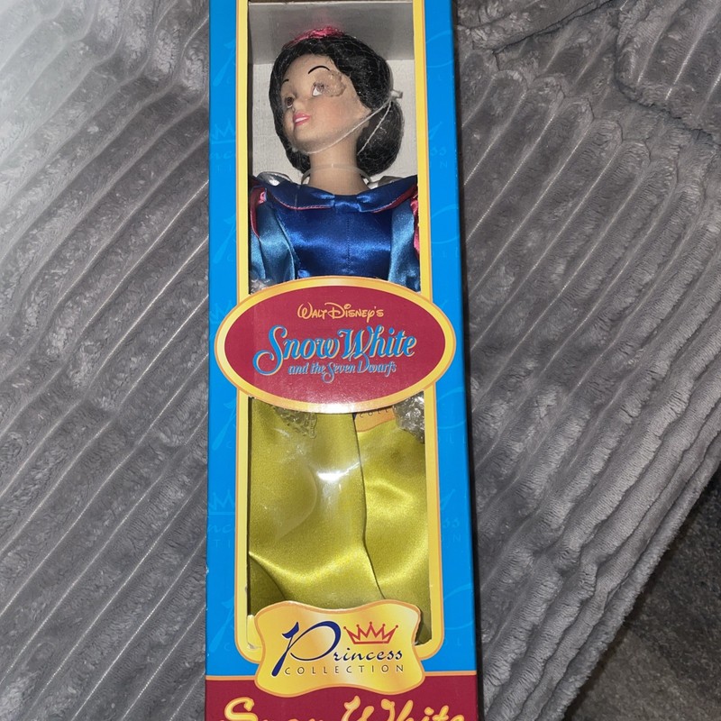Walt Disney’s Princess Collection Snow White Doll; New In Box, Never Opened 15"