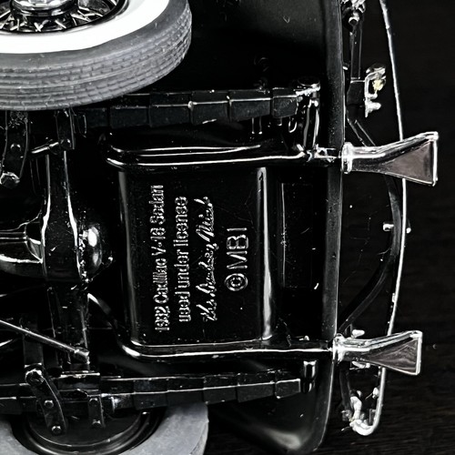 Danbury Mint 1932 Cadillac V-16 Sedan Black Die Cast Car - Picture 13 of 13