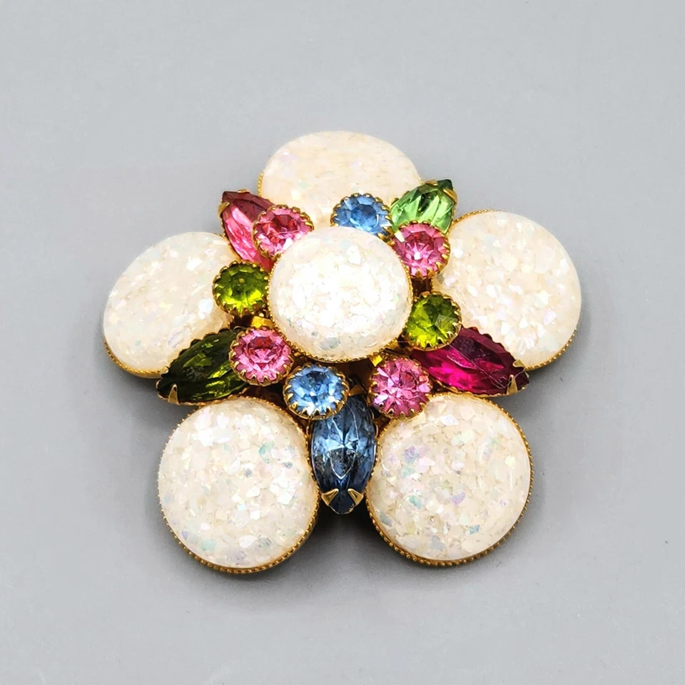 Broche Flor En Capas Tono Dorado Estrás Lucite Brillo Diseñador Sin Firmar Foto 3 de 4