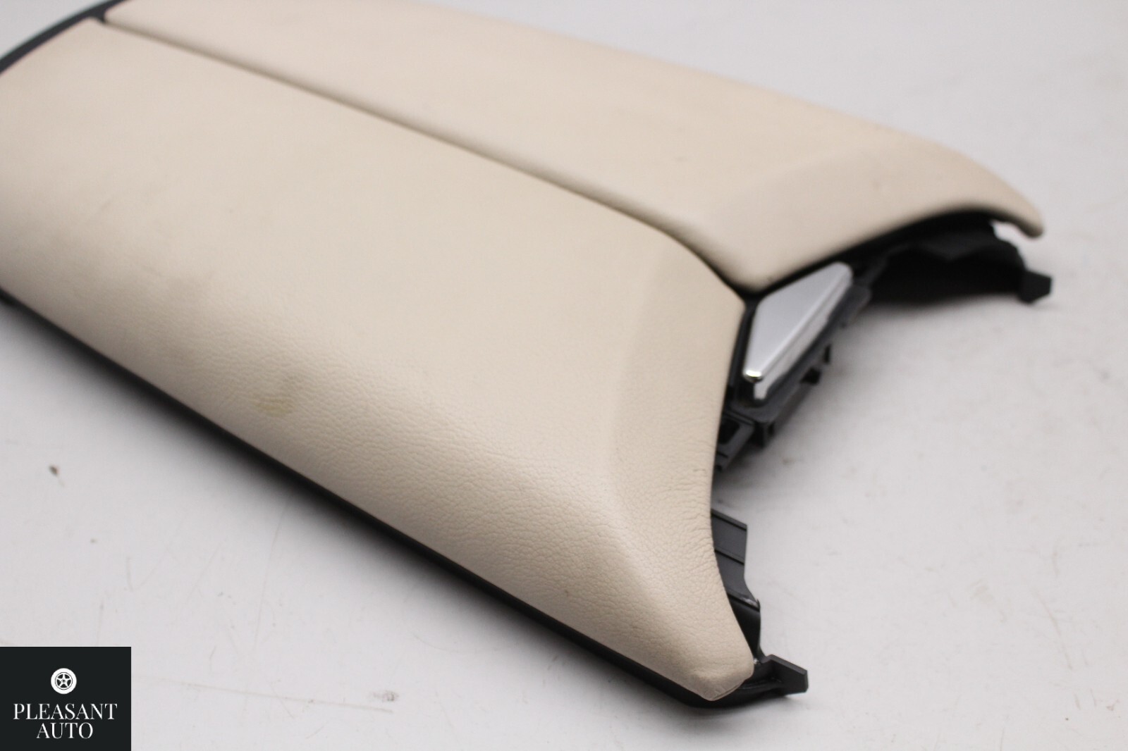 14-23 MASERATI GHIBLI QUATTROPORTE CENTER CONSOLE ARMREST ARM REST COVER LID OEM