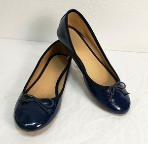 pointed suede booties