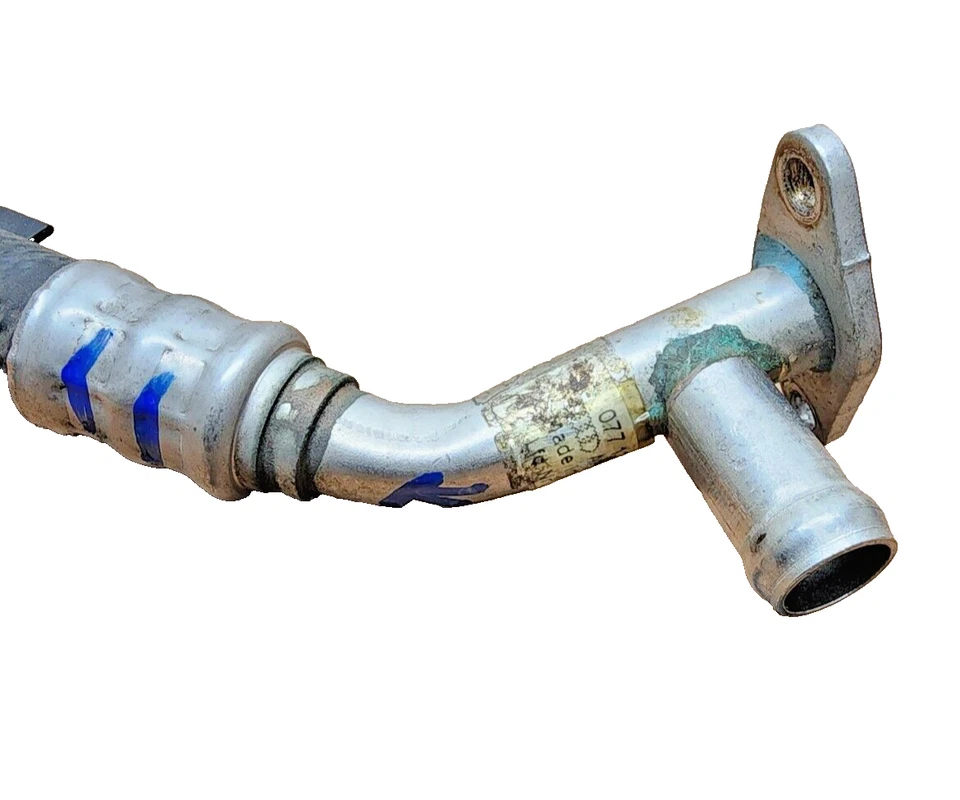 Mangueira de linha 2004–2007 Volkswagen Touareg Phaeton EGR 4.2L V8 077 131 831 G FABRICANTE DE EQUIPAMENTO ORIGINAL - Imagem 2 de 4