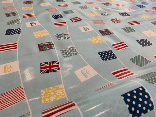 Protector de mesa Laura Ashley PVC azul cielo bunting (por metro) 😊 - Imagen 4 de 8