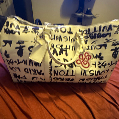 Louis Vuitton Leather graffiti Bag White/Black Zip-Around, Inner Pocket