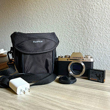 Imagen de Fujifilm X-T100 24.2MP Mirrorless Camera Body Silver/Black w Battery, Bag