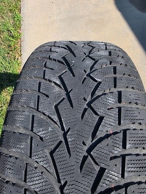 Toyo Observe G3-Ice 275/40R22 Tire - 3/4 Tread