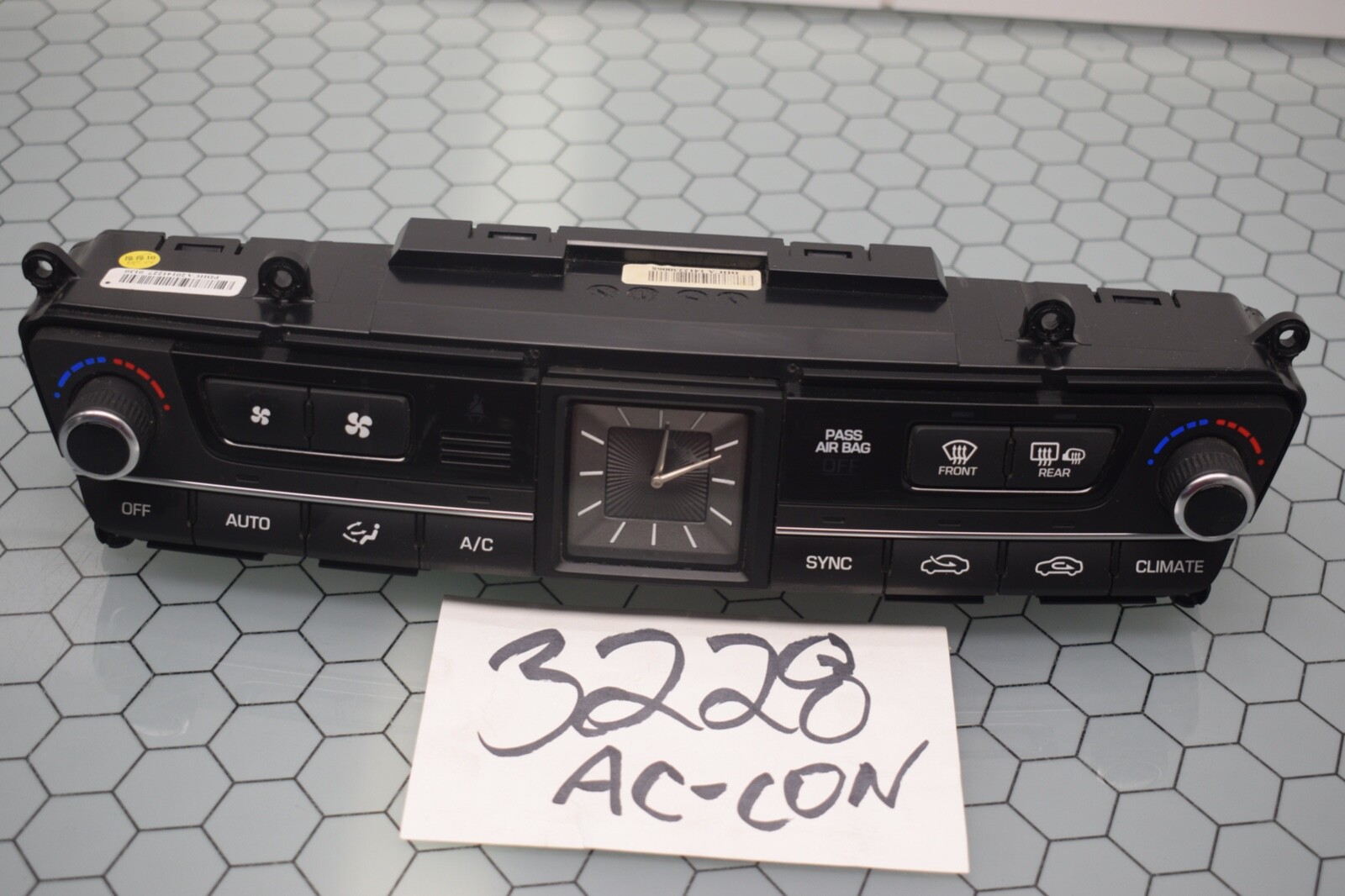 2015 2016 Hyundai Genesis AC and Heater Control Used Stock #3228-AC