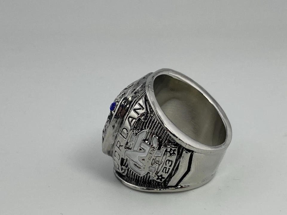 Кольцо национального чемпионата Северной Каролины 1982 г. — Майкл Джордан - Изображение 4 из 4