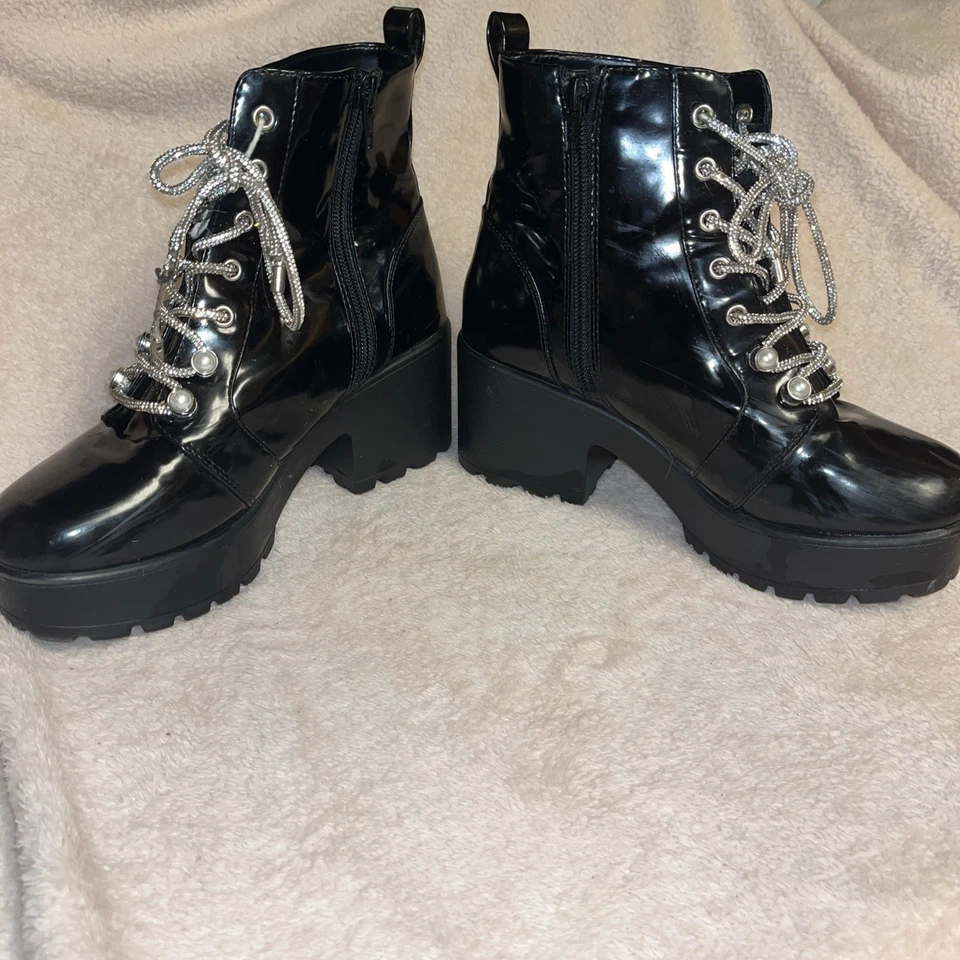 Botas estilo combate GB para niñas estilo 90’s talla 4M usadas en excelente estado *defecto menor en un encaje* Foto 2 de 4