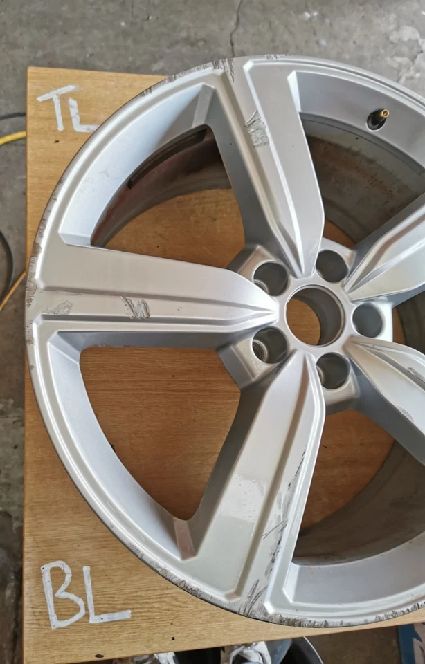 1x Original Audi E-Tron 2018-22 20 Zoll Alufelge Felge 9Jx20 ET38 4KE601025S - Bild 2 von 4