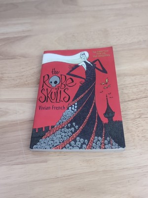 Robe of Skulls : The First Tale from the Five Kingdoms by Vivian French U4