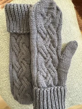MITTENS HAND KNITTED 100% Merino Wool Unisex   Medium Size