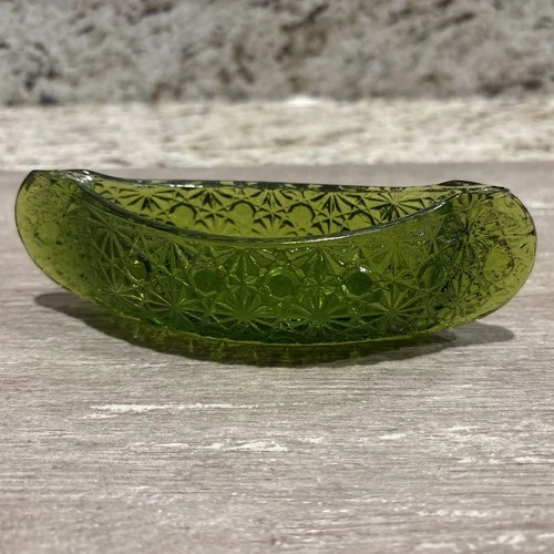 Vintage Fenton Art Glass Emerald Green Daisy And Button Canoe Boat Figurine
