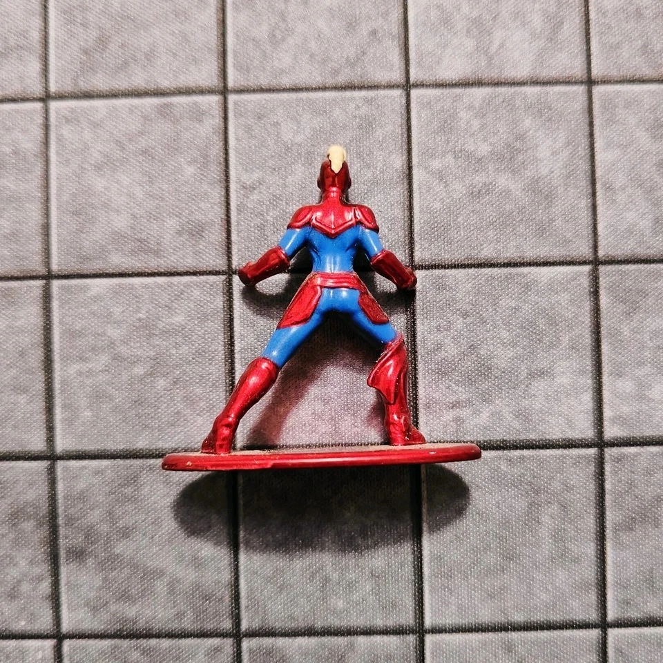 "Mini figura de acción de juguete de 2"" fundido a presión de metal nano figuras de metal de Captain Marvel Avengers" Foto 2 de 2