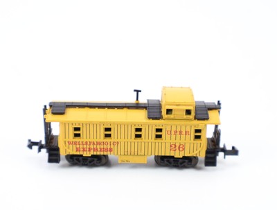 Minitrix N 3275 Güterwagen US Güterzugbegleitwagen Wells Fargo Express 26
