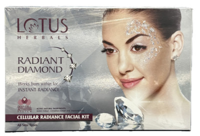 LOTUS HERBALS RADIANT DIAMOND Cellular Radiance Facial Kit