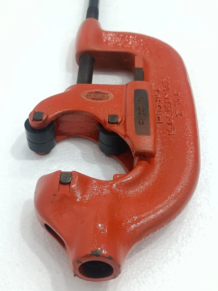 RIDGID 32840 MODEL 4-S HEAVY DUTY PIPE CUTTER 2" TO 4" CAPACITY MADE IN USA - Image 3 of 4