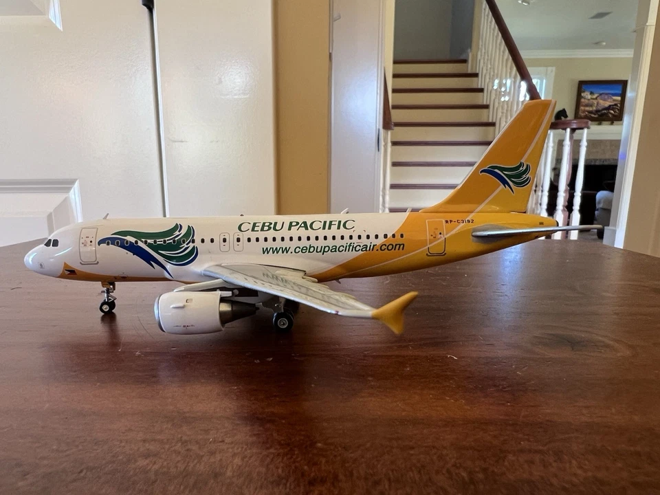 Avião de metal fundido 1:200 Gemini 200 Cebu Pacific Airbus A319 RP-C3192 G2CEB008 - Imagem 4 de 4