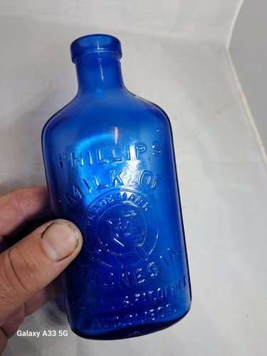 Schöne blaue Glas Phillips Milk of Magnesia Flasche um 1920