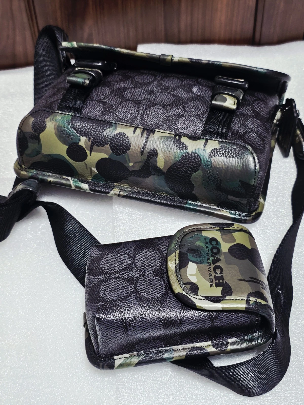 Borsa messenger a tracolla Coach League telefono mimetica mimetica CA009 pista charter