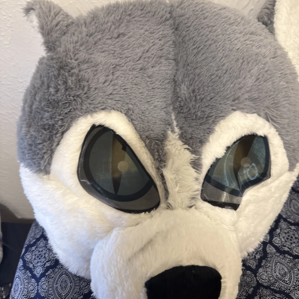 Dan Dee BIG GREETER Heads Wolf Husky Head Furry Costume Mask Halloween NWT - Image 2 of 4