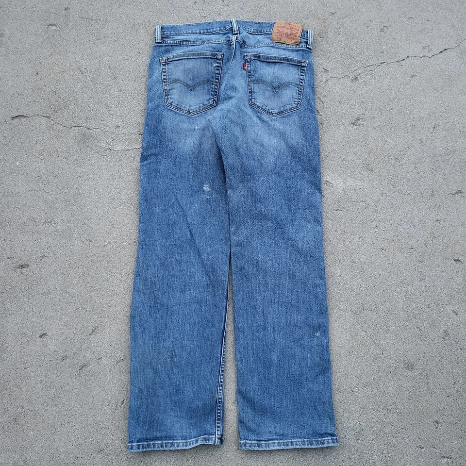 Levi's 559 Jeans Mens Size 34x31 Blue Skater Loose Faded Relaxed Denim Tag 34x32 - Image 4 of 4
