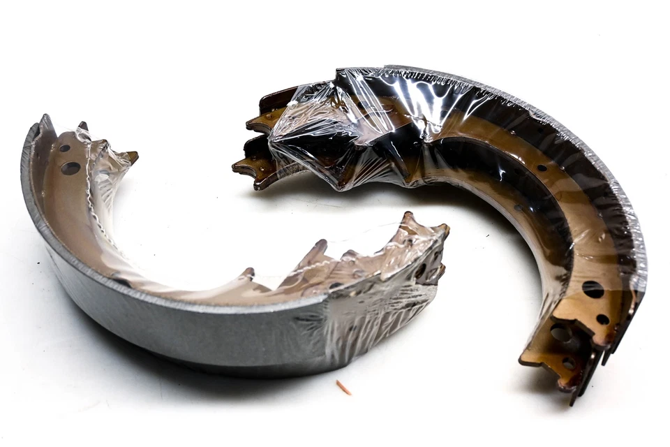 Raybestos 33PG Brake Shoe Kit NOS - Image 2 of 3