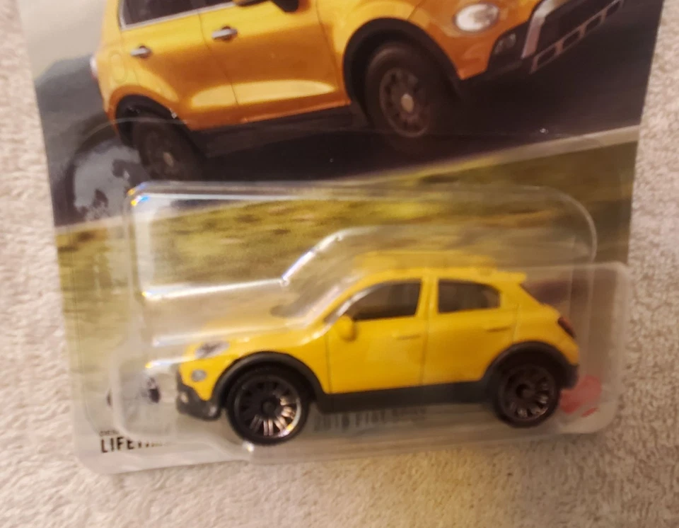 Matchbox FIAT 500X 2016, amarillo, espacioso, ágil, personalizado, italiano #01/125 Foto 4 de 4