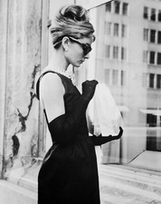 Audrey Hepburn UNSIGNED 8X10 Photo (B)