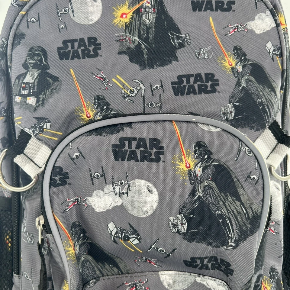 Bolsa de libros Pottery Barn para niños Star Wars Darth Vader equipaje con ruedas estampado por todas partes Foto 2 de 4