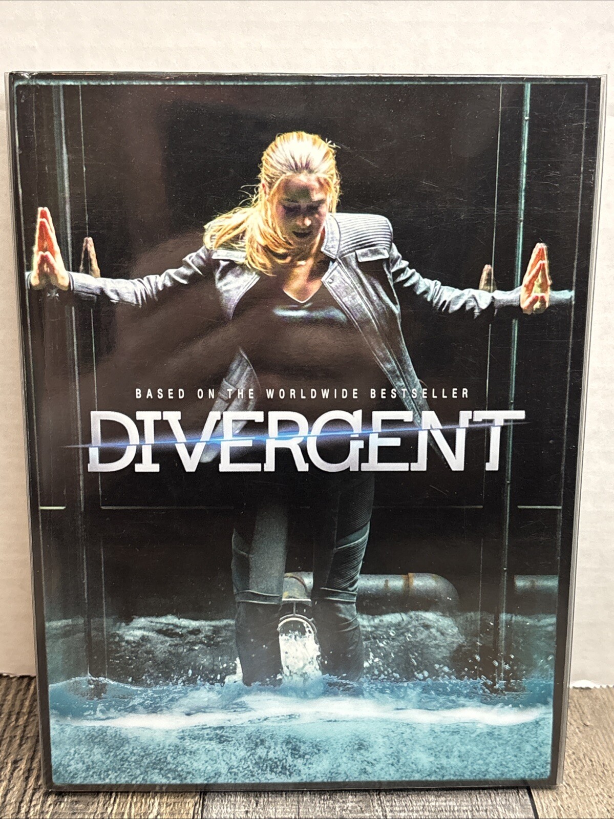 Divergent Target Exclusive DigiBook [Bonus Disc] Blu-ray DVD 2014 (No ...