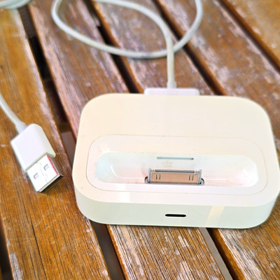 Apple iPod Dockingstation/Ladegerät A1256 (EMC 2190) 30-Pin, Weiß