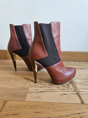 Bottines FENDI en cuir marron à talons hauts en marqueterie (bois) taille 39.5 - Photo 1/4