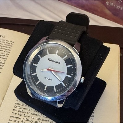 Kanima Quartz Analog Vintage Wristwatch 40mm Silver Case Black Rubber Strap