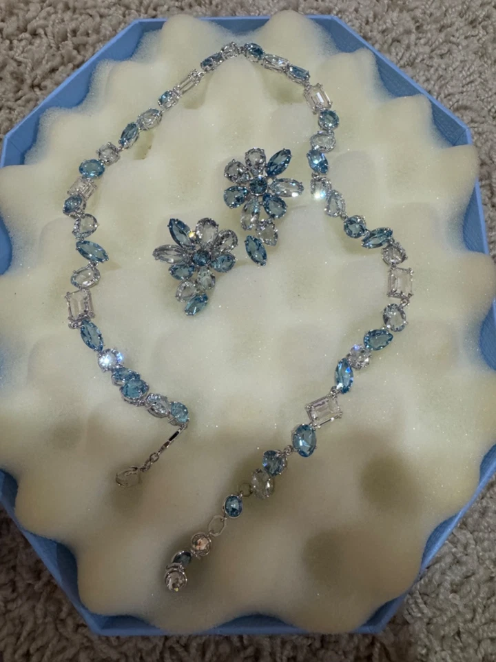 Nuevo Collar, Brazalete y Pendientes Perforados Swarvoski Colección Gema Azul Foto 3 de 4