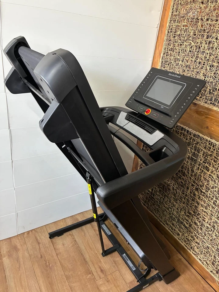 NordicTrack Exp 10i Folding Treadmill Walking Machine Cardio RRP £1599 - Image 3 of 4