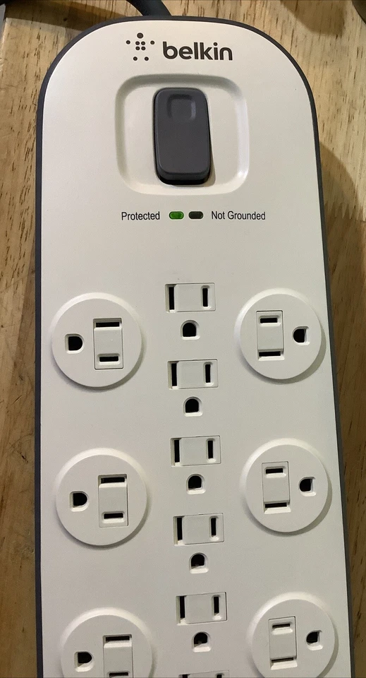 Belkin M:BV112230-08 12-outlet Surge Protector 8ft Power Cord w/Cable Conector - Image 2 of 4