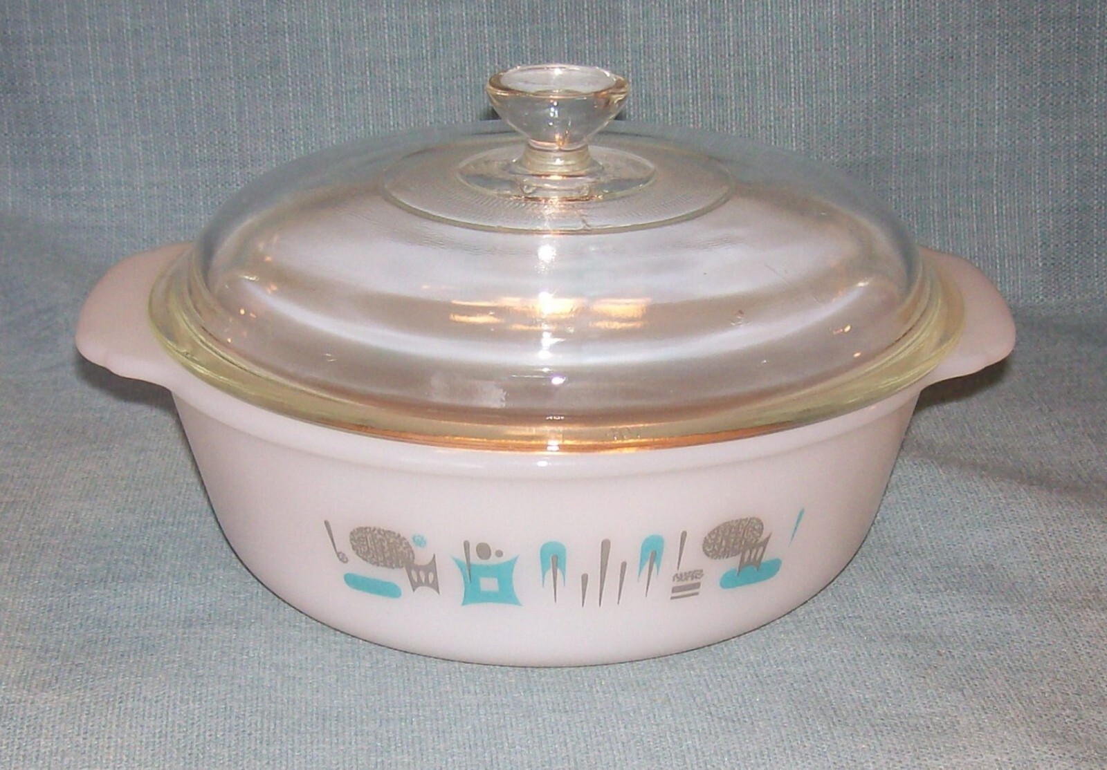 Vtg Fire King BLUE HEAVEN Casserole - 8" Round 1 QT AtomicTurquoise Gray w/ Lid